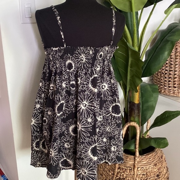 Urban Outfitters Black and White babydoll Patterned Dress - Picture 5 of 6